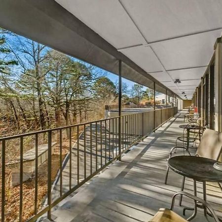 Stonegate Lodge King Bed, Wifi, 50In Roku Tv, Salt Water Pool Room #108 Юрика Спрингс Экстерьер фото